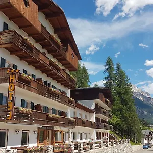 https://des-alpes-cortina-dampezzo.hotelinveneto.com